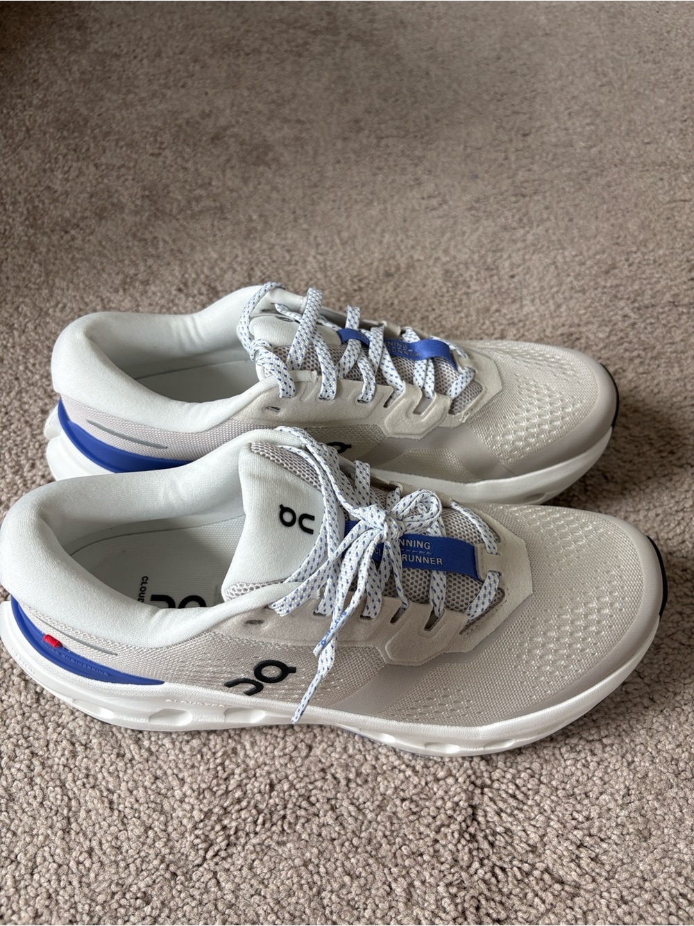 On- W Cloudrunner 3- Pearl/Sailor- size 8.5